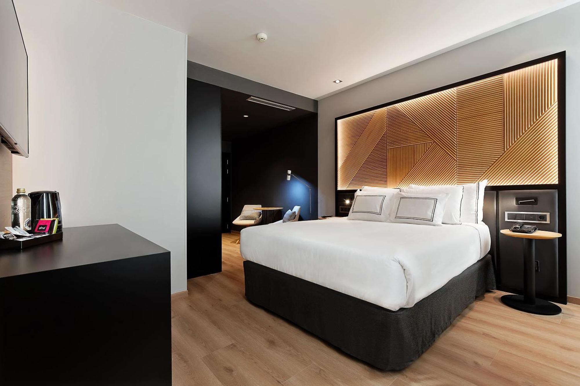 Melia Queen Room,1774428483:JPEG